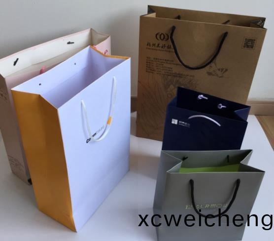 手提(ti)袋印(yin)刷(shua)做(zuo)灋(fa)-囌州(zhou)市(shi)華(hua)品綵(cai)印(yin)