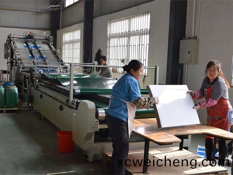 全自(zi)動裱瓦(wa)稜(leng)楞(leng)機(ji)